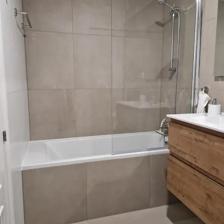 Ruim Vernieuwd In Met 3 Slaapkamers, 2 Badkamers, Zwembad En Privé Parkeren Calpe