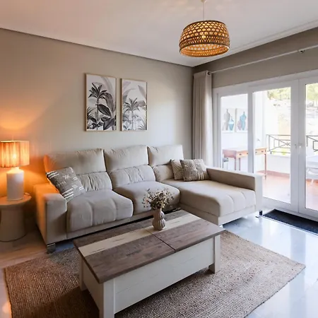 Ruim Vernieuwd In Met 3 Slaapkamers, 2 Badkamers, Zwembad En Privé Parkeren Calpe