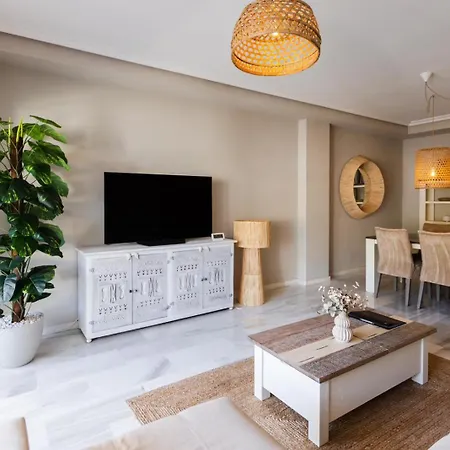 Appartement Ruim Vernieuwd In Met 3 Slaapkamers, 2 Badkamers, Zwembad En Privé Parkeren Calpe