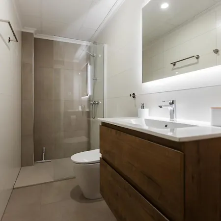 Appartement Ruim Vernieuwd In Met 3 Slaapkamers, 2 Badkamers, Zwembad En Privé Parkeren Calpe