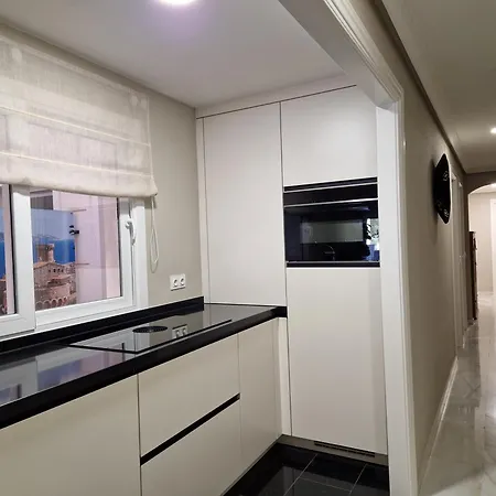 Ruim Vernieuwd In Met 3 Slaapkamers, 2 Badkamers, Zwembad En Privé Parkeren Appartement Calpe