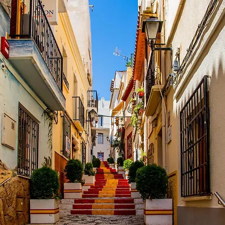 Ruim Vernieuwd In Met 3 Slaapkamers, 2 Badkamers, Zwembad En Privé Parkeren * Calpe
