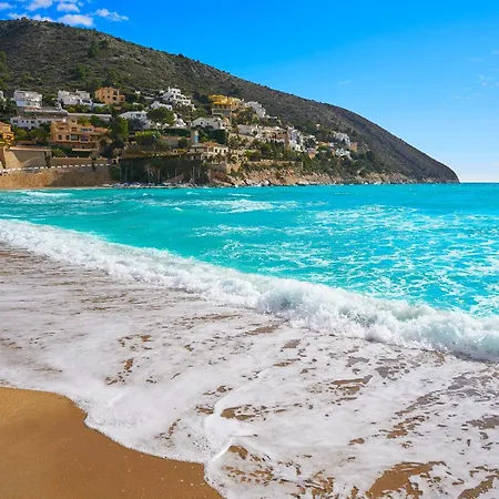Ruim Vernieuwd In Met 3 Slaapkamers, 2 Badkamers, Zwembad En Privé Parkeren Appartement Calpe