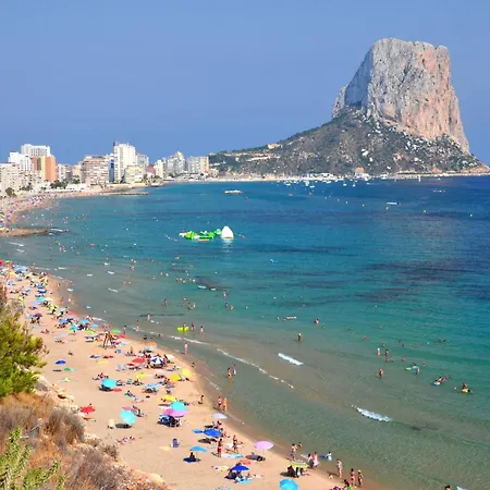 Ruim Vernieuwd In Met 3 Slaapkamers, 2 Badkamers, Zwembad En Privé Parkeren * Calpe