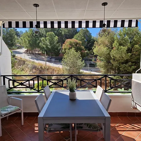 Ruim Vernieuwd In Met 3 Slaapkamers, 2 Badkamers, Zwembad En Privé Parkeren Calpe